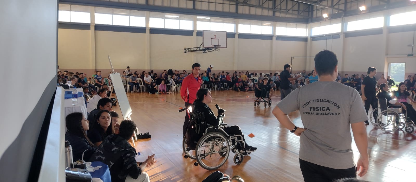 Grupo de docentes en espacio de capacitación y debate.